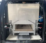 火葬車内部2
